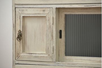 アンティーク家具　アンティークペイント　モールガラス入り脚付きチェスト(タンス、ドロワー)