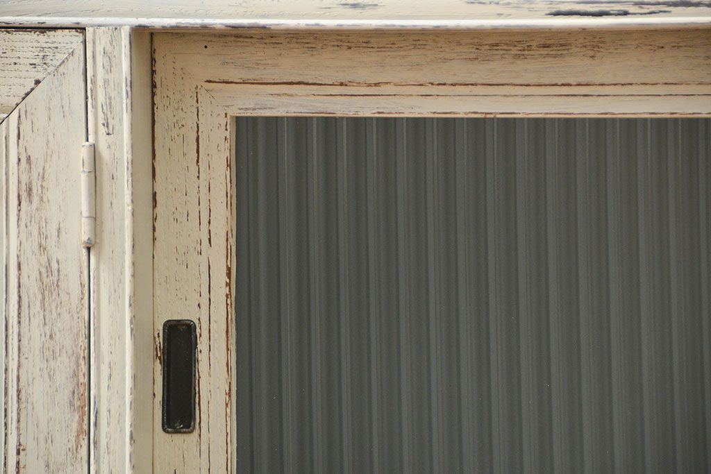 アンティーク家具　アンティークペイント　モールガラス入り脚付きチェスト(タンス、ドロワー)