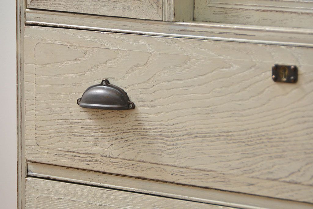 アンティーク家具　アンティークペイント　モールガラス入り脚付きチェスト(タンス、ドロワー)