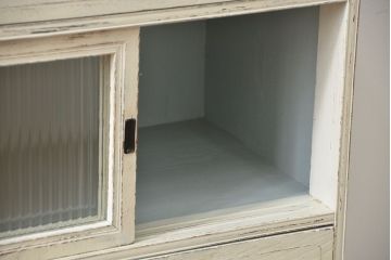 アンティーク家具　アンティークペイント　モールガラス入り脚付きチェスト(タンス、ドロワー)