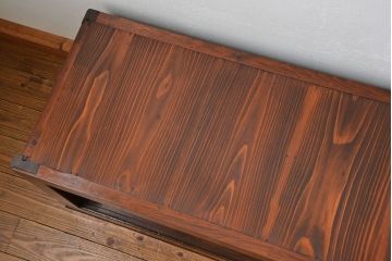 アンティーク家具　アンティーク モダンな縦桟引き戸の時代箪笥 ローボード(水屋箪笥、ローチェスト、TVボード、テレビ台、キャビネット、収納棚)