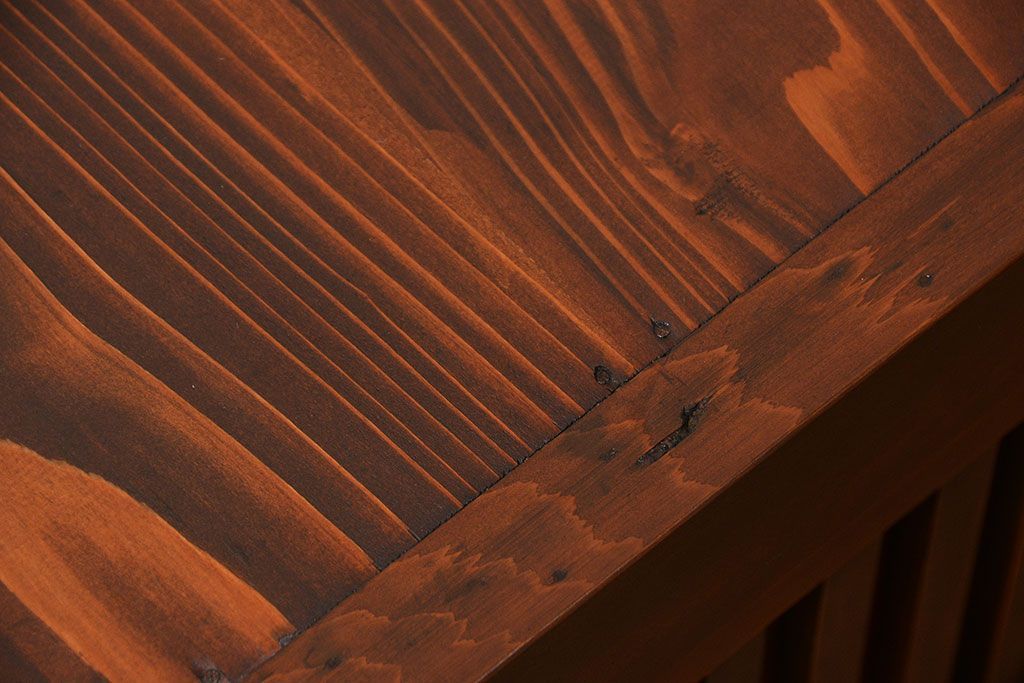 アンティーク家具　アンティーク モダンな縦桟引き戸の時代箪笥 ローボード(水屋箪笥、ローチェスト、TVボード、テレビ台、キャビネット、収納棚)