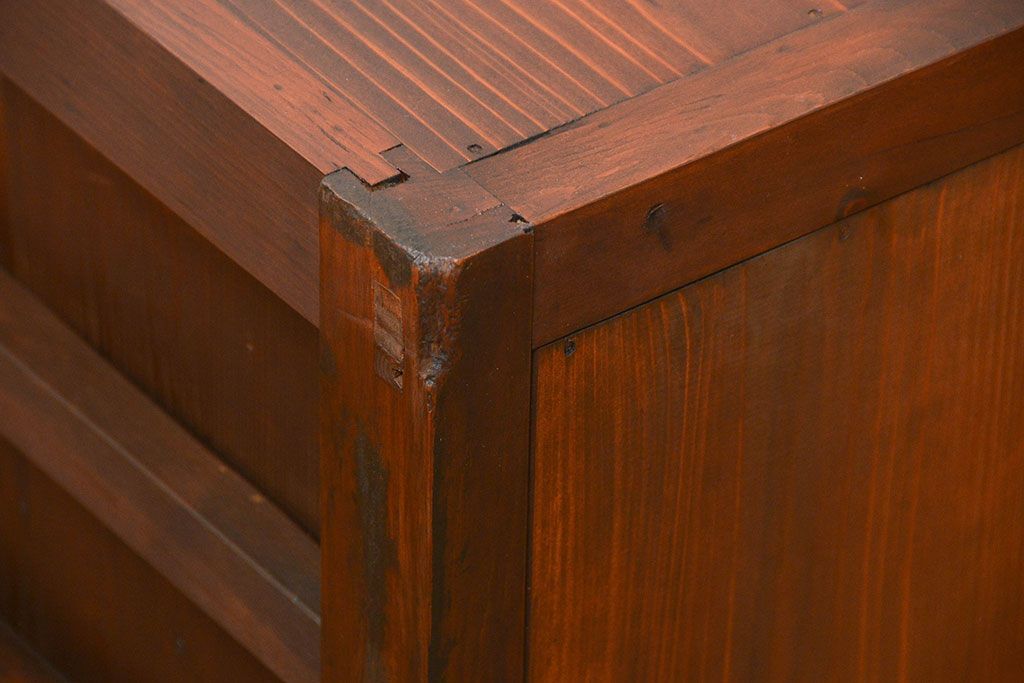 アンティーク家具　アンティーク モダンな縦桟引き戸の時代箪笥 ローボード(水屋箪笥、ローチェスト、TVボード、テレビ台、キャビネット、収納棚)