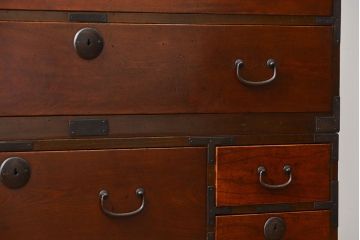 アンティーク家具　古民具・骨董 前面欅材!シンプルな二段重ね時代箪笥(チェスト、タンス)