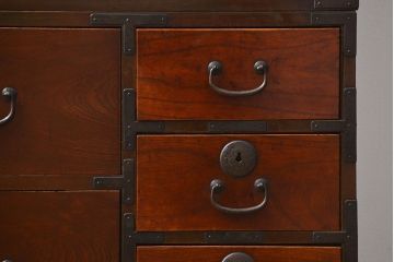 アンティーク家具　古民具・骨董 前面欅材!シンプルな二段重ね時代箪笥(チェスト、タンス)