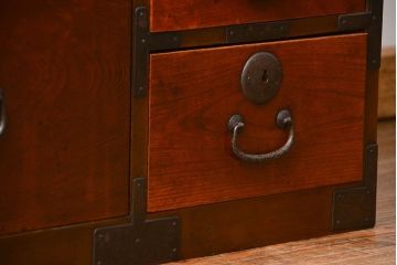 アンティーク家具　古民具・骨董 前面欅材!シンプルな二段重ね時代箪笥(チェスト、タンス)