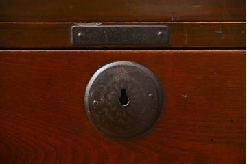 アンティーク家具　古民具・骨董 前面欅材!シンプルな二段重ね時代箪笥(チェスト、タンス)