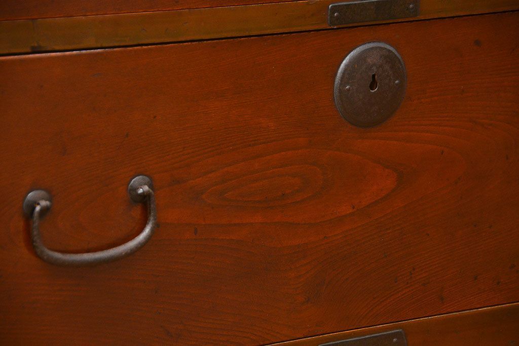 アンティーク家具　古民具・骨董 前面欅材!シンプルな二段重ね時代箪笥(チェスト、タンス)