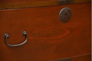 アンティーク家具　古民具・骨董 前面欅材!シンプルな二段重ね時代箪笥(チェスト、タンス)