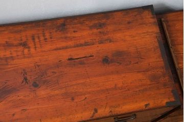 アンティーク家具　古民具・骨董 前面欅材!シンプルな二段重ね時代箪笥(チェスト、タンス)