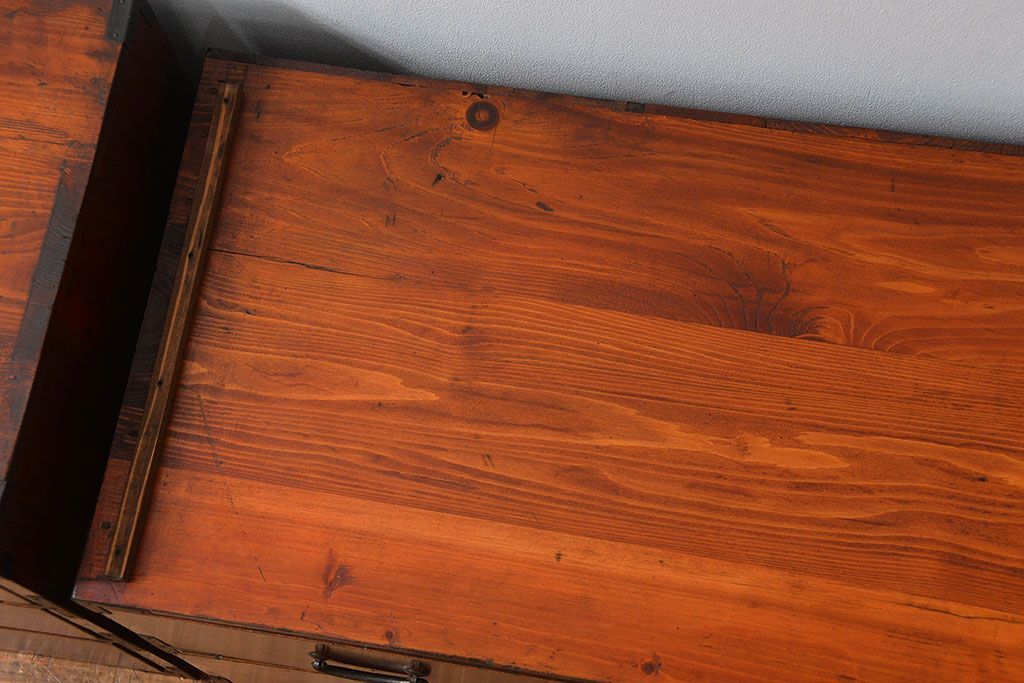 アンティーク家具　古民具・骨董 前面欅材!シンプルな二段重ね時代箪笥(チェスト、タンス)
