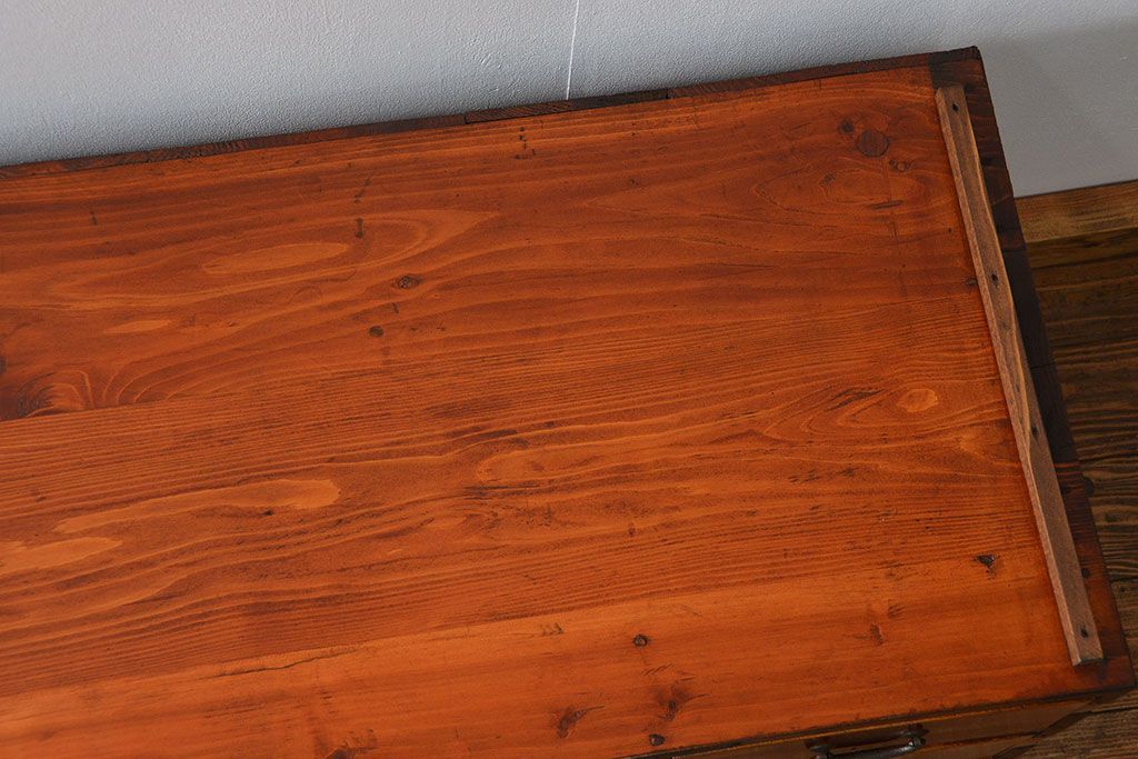 アンティーク家具　古民具・骨董 前面欅材!シンプルな二段重ね時代箪笥(チェスト、タンス)