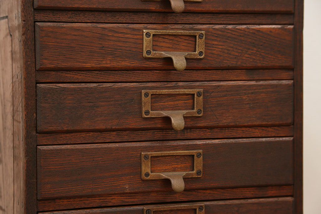アンティーク家具　アンティーク 古い栓材の10段小引き出し(ドロワー)