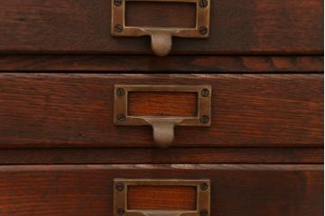 アンティーク家具　アンティーク 古い栓材の10段小引き出し(ドロワー)