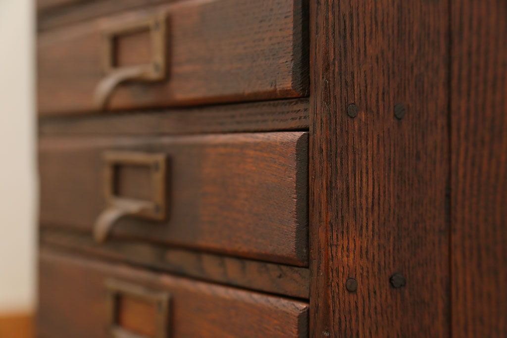 アンティーク家具　アンティーク 古い栓材の10段小引き出し(ドロワー)