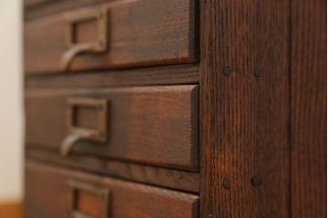 アンティーク家具　アンティーク 古い栓材の10段小引き出し(ドロワー)