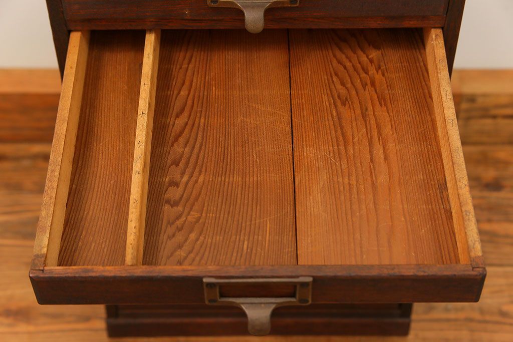 アンティーク家具　アンティーク 古い栓材の10段小引き出し(ドロワー)