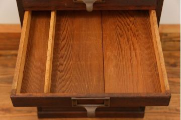 アンティーク家具　アンティーク 古い栓材の10段小引き出し(ドロワー)