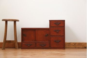 アンティーク家具　古民具・骨董 古い木の収納棚付き小引き出し