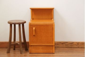 北欧家具　ビンテージ　G-PLAN(ジープラン)　Brandon(ブランドン)　小振りなサイドテーブル(1)(電話台・ベッドサイドキャビネット)