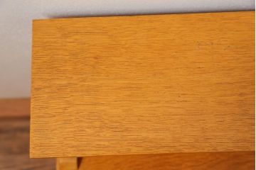 北欧家具　ビンテージ　G-PLAN(ジープラン)　Brandon(ブランドン)　小振りなサイドテーブル(1)(電話台・ベッドサイドキャビネット)