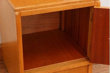 北欧家具　ビンテージ　G-PLAN(ジープラン)　Brandon(ブランドン)　小振りなサイドテーブル(1)(電話台・ベッドサイドキャビネット)