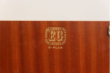 北欧家具　ビンテージ　G-PLAN(ジープラン)　Brandon(ブランドン)　小振りなサイドテーブル(1)(電話台・ベッドサイドキャビネット)