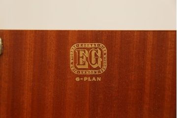 北欧家具　ビンテージ　G-PLAN(ジープラン)　Brandon(ブランドン)　小振りなサイドテーブル(2)(電話台・ベッドサイドキャビネット)