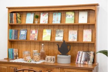 アンティーク家具　イギリスアンティーク　オーク材の大きな食器棚(カップボード)