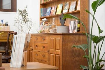 アンティーク家具　イギリスアンティーク　オーク材の大きな食器棚(カップボード)