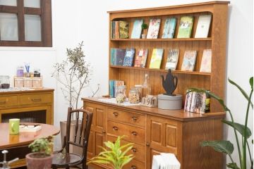 アンティーク家具　イギリスアンティーク　オーク材の大きな食器棚(カップボード)