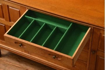 アンティーク家具　イギリスアンティーク　オーク材の大きな食器棚(カップボード)