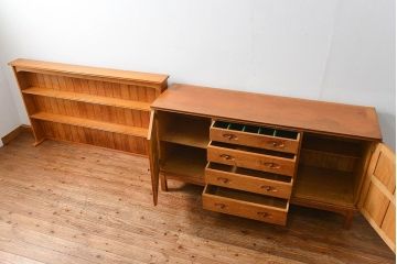 アンティーク家具　イギリスアンティーク　オーク材の大きな食器棚(カップボード)
