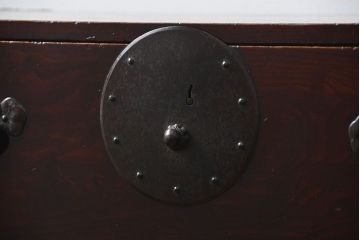 アンティーク家具　古民具・骨董 前面栗材の味わい深い時代箪笥(チェスト、タンス)