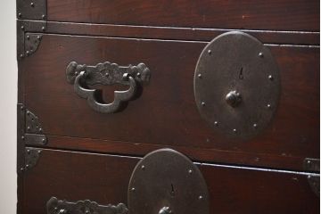 アンティーク家具　古民具・骨董 前面栗材の味わい深い時代箪笥(チェスト、タンス)