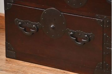 アンティーク家具　古民具・骨董 前面栗材の味わい深い時代箪笥(チェスト、タンス)