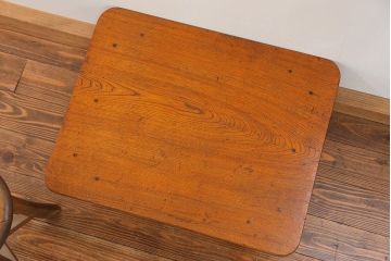 アンティーク家具　アンティーク 天板一枚板　古い栓材の小振りな角型ちゃぶ台　(テーブル、座卓)