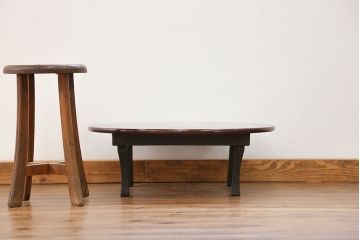 レトロ家具　昭和レトロ 漆塗りの小振りな丸型ちゃぶ台　(座卓、テーブル)