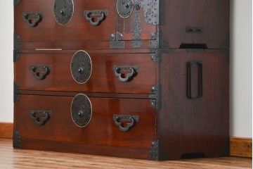 古民具・骨董 極上美品　蝶覆輪金具　前面栗材　米沢箪笥(時代箪笥)　