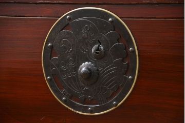 古民具・骨董 極上美品　蝶覆輪金具　前面栗材　米沢箪笥(時代箪笥)　