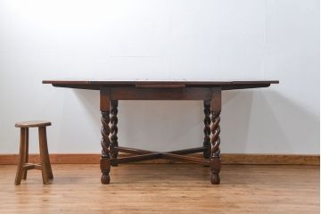 アンティーク家具　イギリスアンティーク ツイストレッグ　オーク材　味わい深いドローリーフテーブル(エクステンションテーブル)