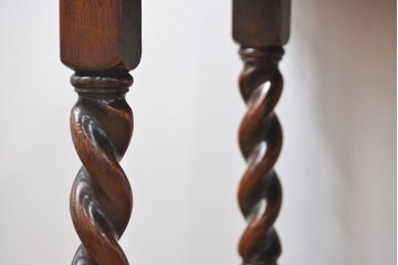 アンティーク家具　イギリスアンティーク ツイストレッグ　オーク材　味わい深いドローリーフテーブル(エクステンションテーブル)