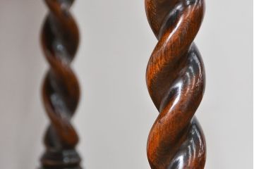 アンティーク家具　イギリスアンティーク ツイストレッグ　オーク材　味わい深いドローリーフテーブル(エクステンションテーブル)