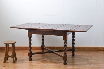 アンティーク家具　イギリスアンティーク ツイストレッグ　オーク材　味わい深いドローリーフテーブル(エクステンションテーブル)