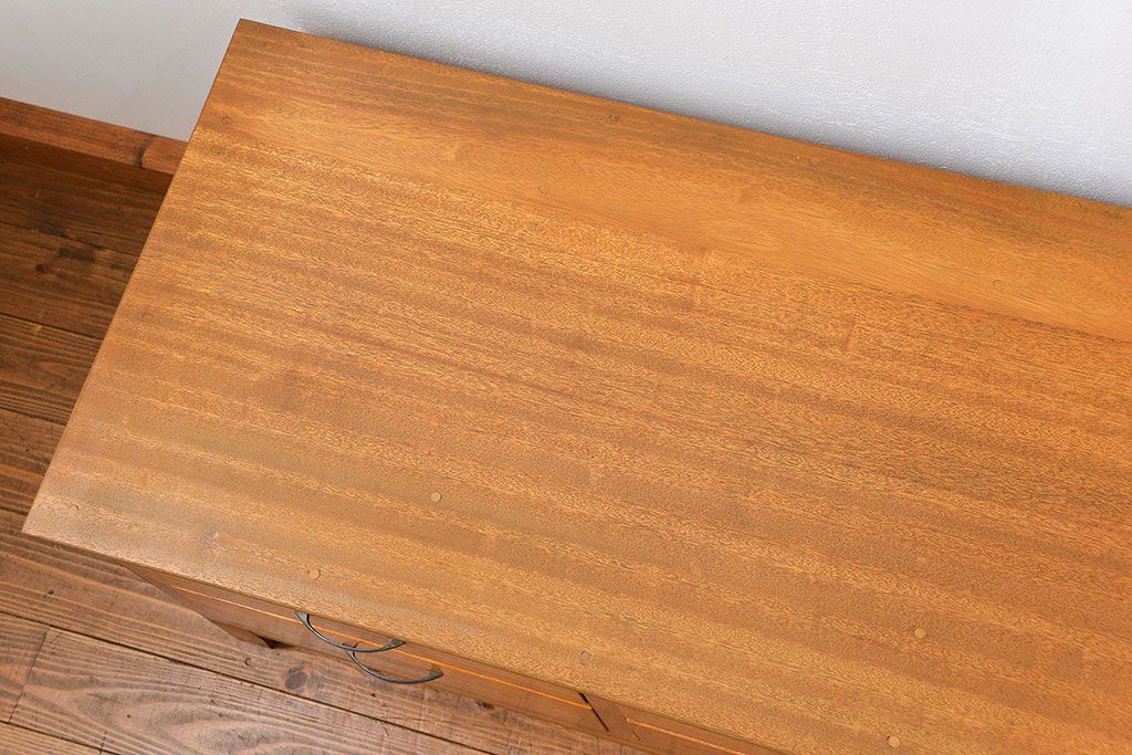 レトロ家具　アンティーク レトロなデザインの脚付きローチェスト(ローボード、ドロワー)