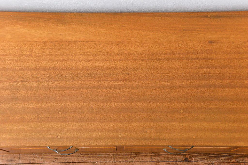 レトロ家具　アンティーク レトロなデザインの脚付きローチェスト(ローボード、ドロワー)