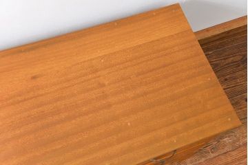 レトロ家具　アンティーク レトロなデザインの脚付きローチェスト(ローボード、ドロワー)