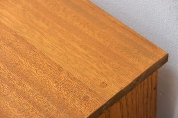 レトロ家具　アンティーク レトロなデザインの脚付きローチェスト(ローボード、ドロワー)