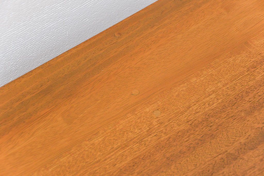 レトロ家具　アンティーク レトロなデザインの脚付きローチェスト(ローボード、ドロワー)