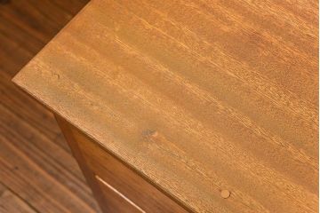 レトロ家具　アンティーク レトロなデザインの脚付きローチェスト(ローボード、ドロワー)